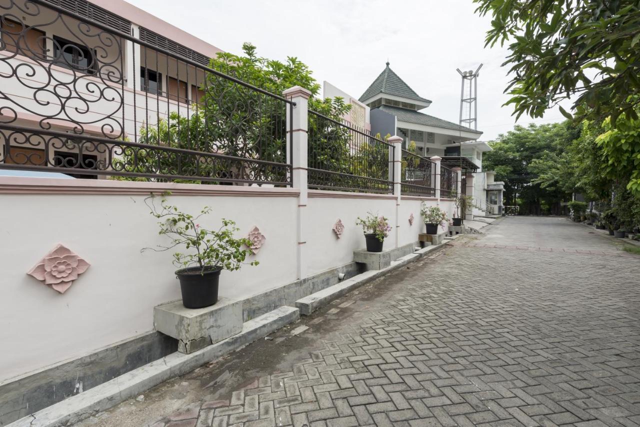 Koolkost Syariah Near Upn Veteran Medokanayu Exterior foto